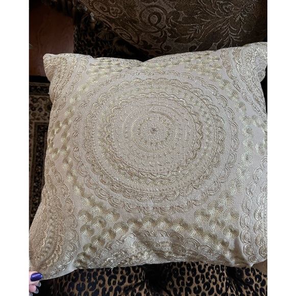 Big Beige Linen Like Material With Gold Threading Medallion Pattern Pillow - Picture 4 of 10